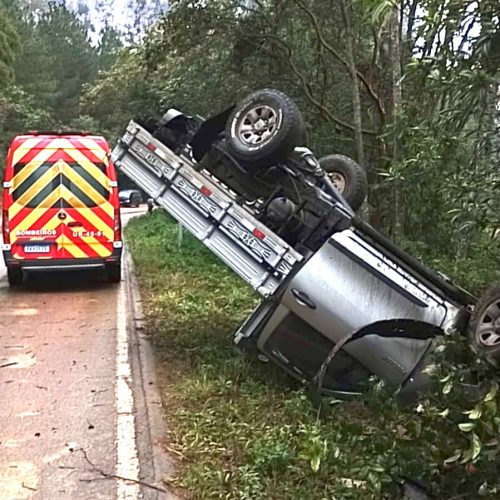 Homem fica ferido após capotamento na SC-110, em Lontras